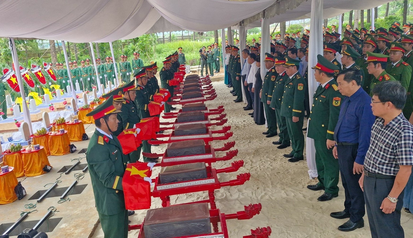 Hài cốt các liệt sĩ được an táng tại Nghĩa trang Liệt sỹ Quốc gia Đường 9.