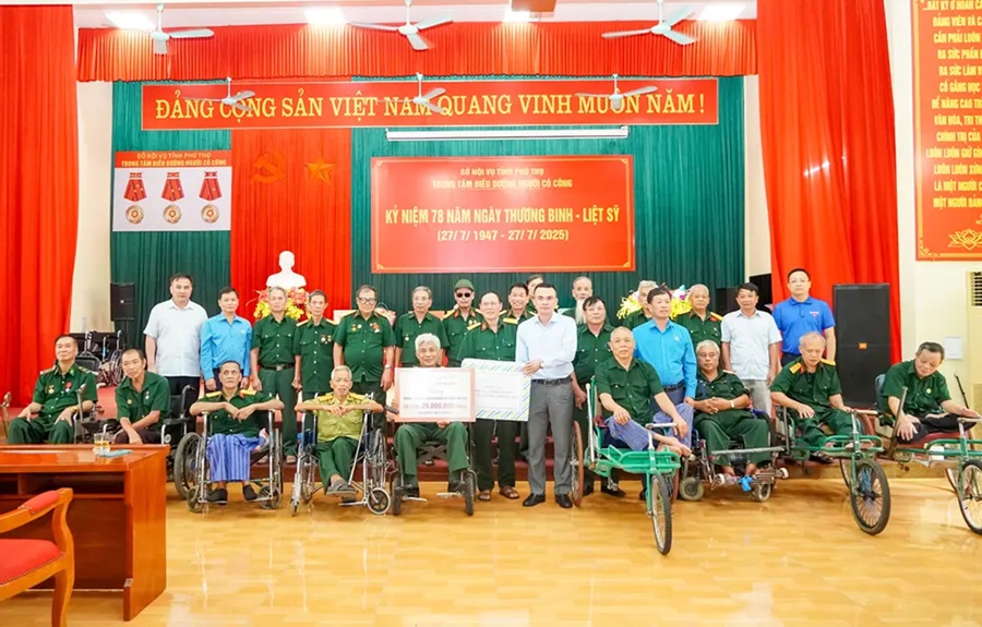 Tập đoàn Hóa chất Việt Nam thăm, tặng quà thương, bệnh binh nhân ngày 27/7