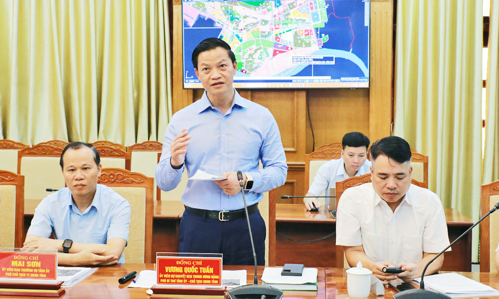 Đồng chí Vương Quốc Tuấn phát biểu tại buổi làm việc. Đồng chí Vương Quốc Tuấn phát biểu tại buổi làm việc.