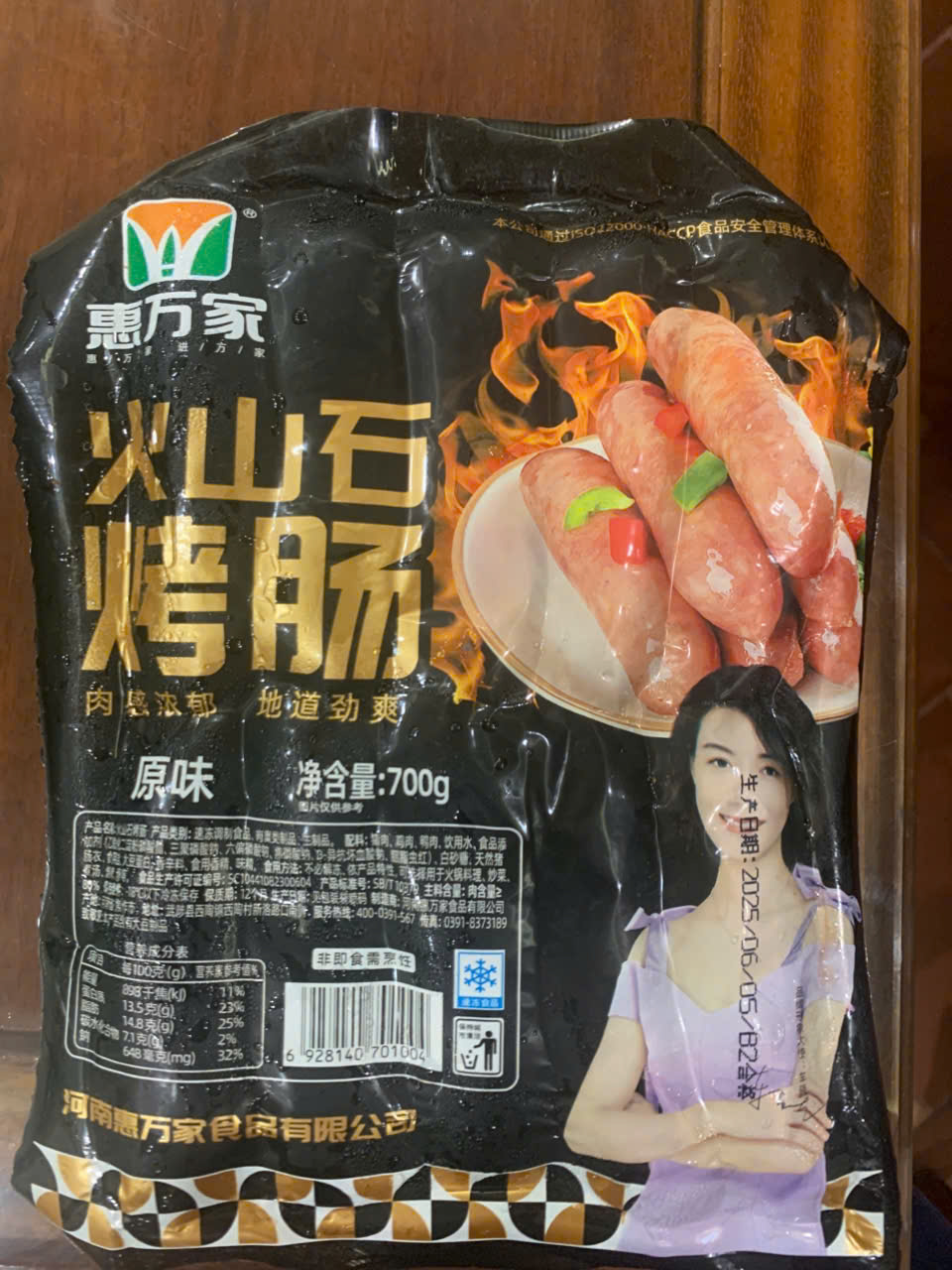 Khi trẻ em xử dụng xúc xích không rõ nguồn gốc thì có nguy cơ gây nguy hại đến sức khỏe