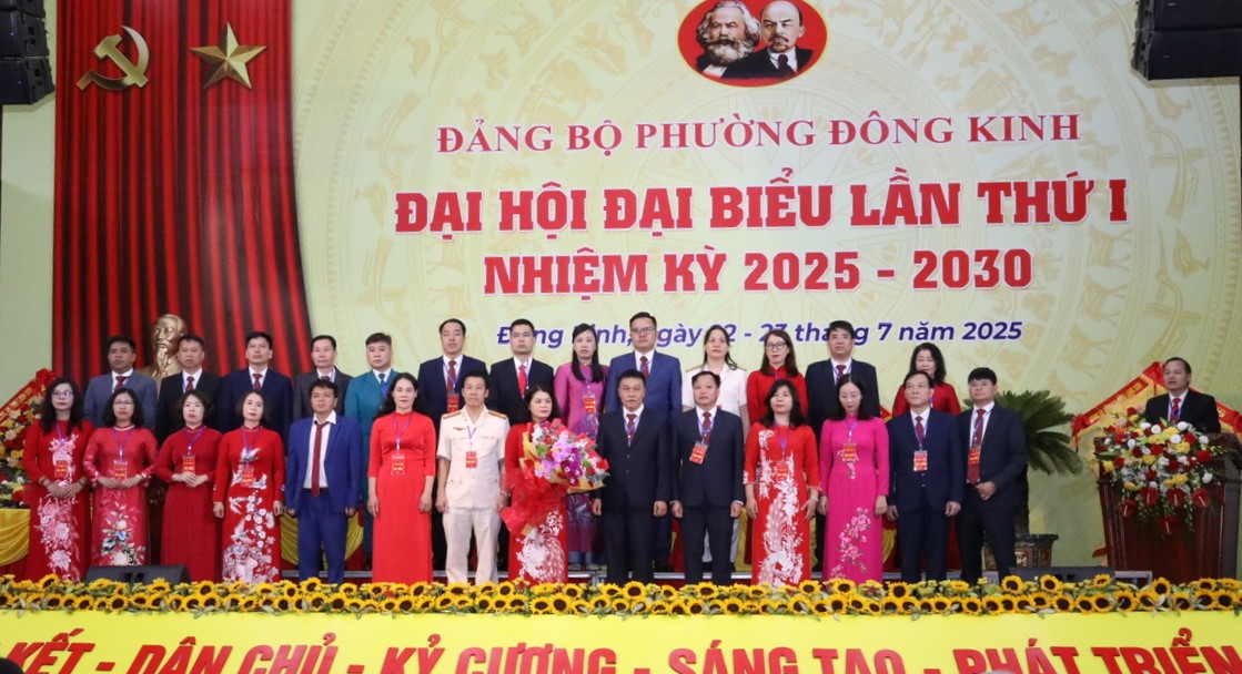 Ban Chấp hành Đảng bộ phường Đông Kinh, nhiệm kỳ 2025 - 2030 ra mắt đại hội