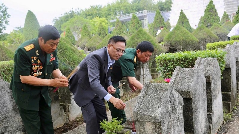 Hiệp hội Doanh nghiệp Thanh Hóa dâng hương tri ân các Anh hùng liệt sĩ