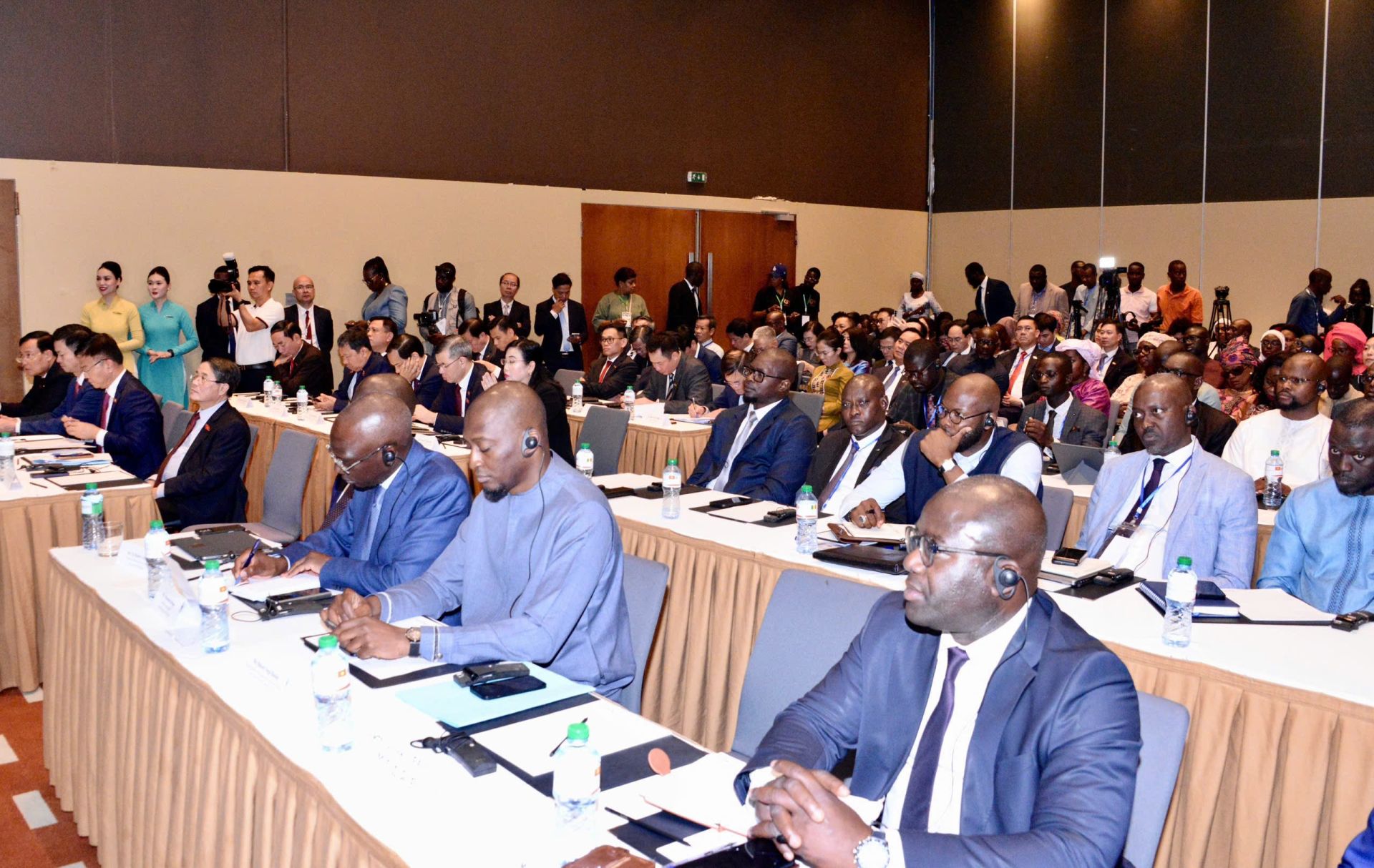 Đại biểu tham dự Tọa đàm chính sách thúc đẩy hợp tác Việt Nam - Senegal Đại biểu tham dự Tọa đàm chính sách thúc đẩy hợp tác Việt Nam - Senegal