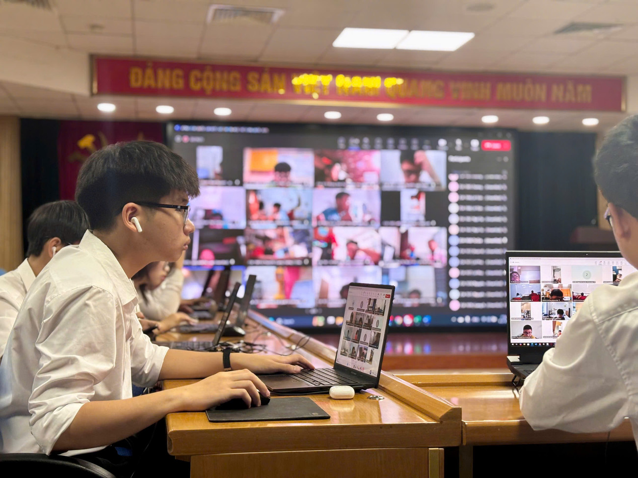 Các thí sinh tham gia Vòng loại Quốc gia Hội thi Tin học trẻ toàn quốc lần thứ 31 năm 2025 Các thí sinh tham gia Vòng loại Quốc gia Hội thi Tin học trẻ toàn quốc lần thứ 31 năm 2025