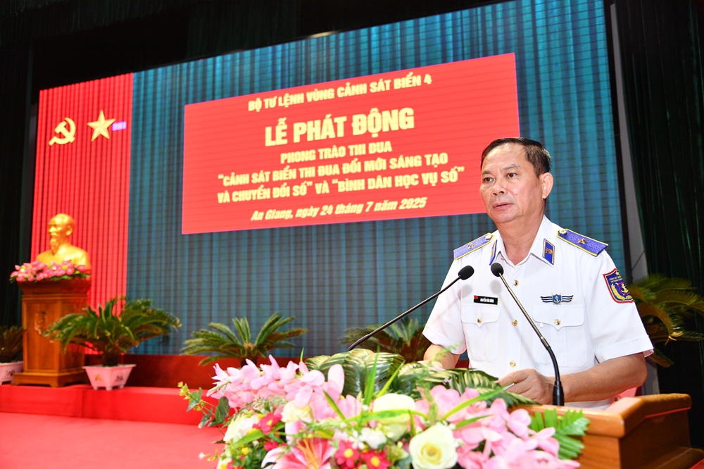 Thiếu tướng Nguyễn Văn Dũng, Bí thư Đảng ủy - Chính ủy, Chủ tịch Hội đồng Thi đua khen thưởng Bộ Tư lệnh Vùng phát động Phong trào thi đua