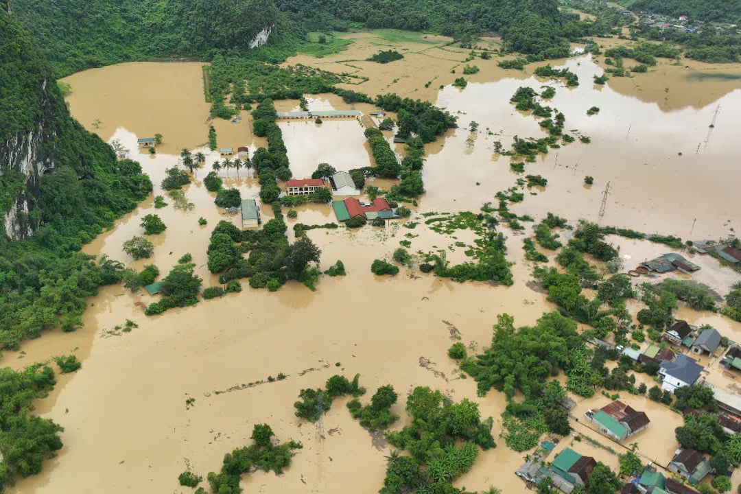 Lũ chia cắt giao thông miền Tây Nghệ An, Bộ Xây dựng chỉ đạo khẩn ứng phó toàn diện
