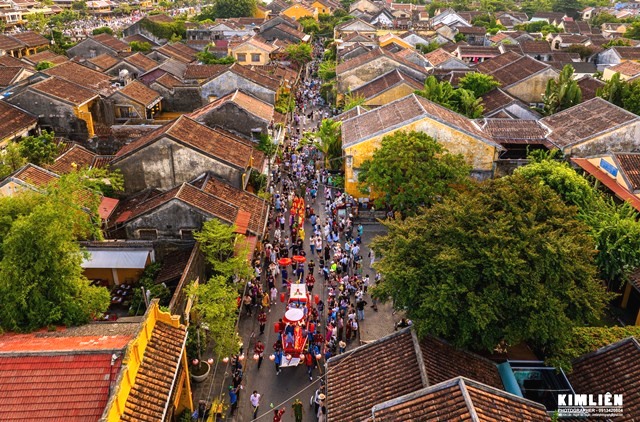 Phố Hội nổi bật với kiến trúc cổ kính mang đậm dấu ấn thời gian.