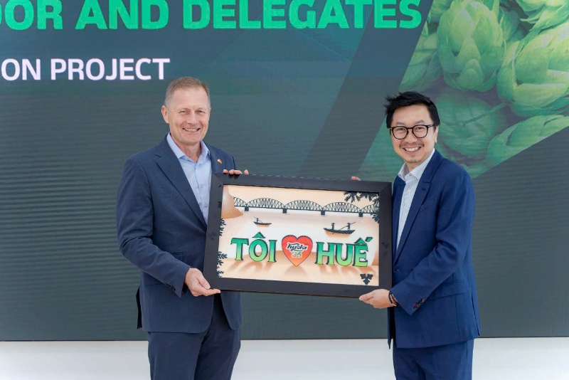 Đại sứ Đan Mạch tái khẳng định sự ủng hộ cho hành trình phát triển bền vững của Carlsberg Việt Nam. Đại sứ Đan Mạch tái khẳng định sự ủng hộ cho hành trình phát triển bền vững của Carlsberg Việt Nam.