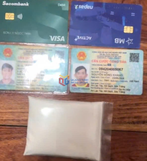 Tang vật do các đối tượng ngụy tạo để lừa đảo.