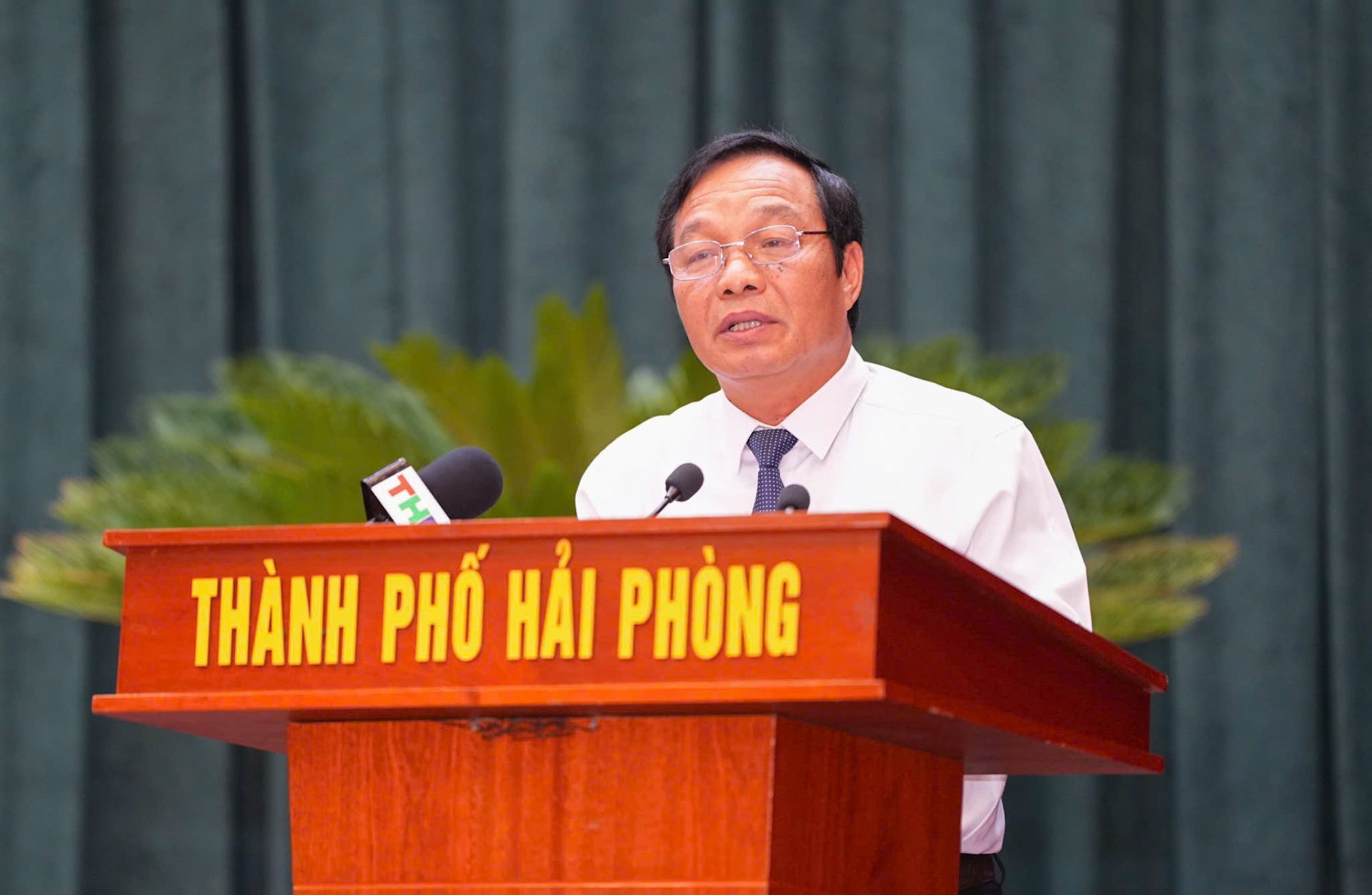 Chủ tịch HĐND thành phố Lê Văn Hiệu phát biểu khai mạc Kỳ họp. Chủ tịch HĐND thành phố Lê Văn Hiệu phát biểu khai mạc Kỳ họp.