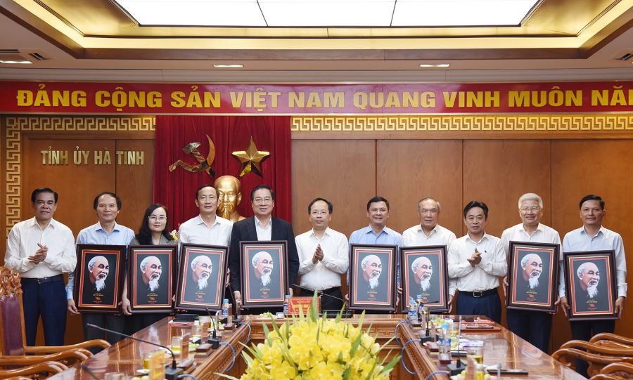 Nhiều cán bộ ở Hà Tĩnh tự nguyện xin nghỉ hưu trước tuổi, tạo thuận lợi trong sắp xếp bộ máy.