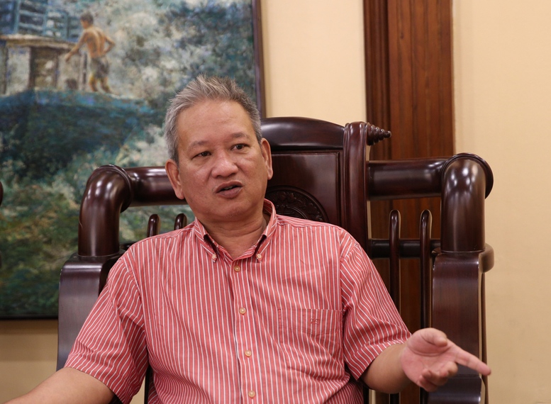 Dù việc tìm kiếm mộ của cậu ruột là liệt sỹ vẫn chưa thành, nhưng anh Nguyễn Xuân Thắng cho biết, trong quá trình tìm kiếm, anh đã thu thập được khá nhiều thông tin để giúp các cơ quan chức năng, các gia đình liệt sỹ khác tìm được thân nhân là liệt sỹ của mình - Ảnh: VGP/Nguyễn Hoàng Dù việc tìm kiếm mộ của cậu ruột là liệt sỹ vẫn chưa thành, nhưng anh Nguyễn Xuân Thắng cho biết, trong quá trình tìm kiếm, anh đã thu thập được khá nhiều thông tin để giúp các cơ quan chức năng, các gia đình liệt sỹ khác tìm được thân nhân là liệt sỹ của mình - Ảnh: VGP/Nguyễn Hoàng