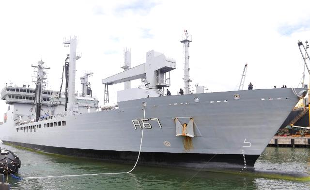 Tàu khu trục INS Delhi cập cảng Tiên Sa