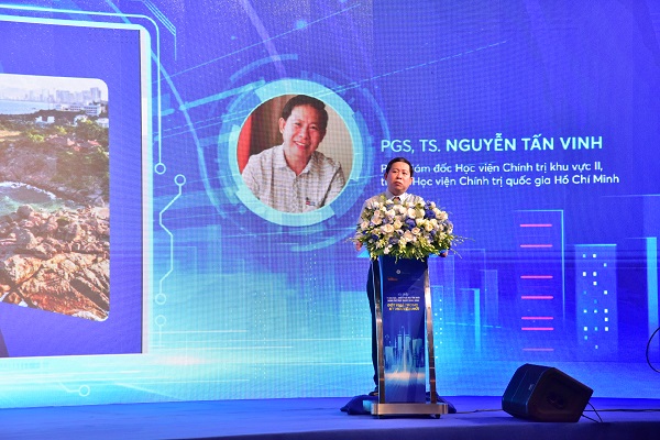 PGS.TS. Nguyễn Tấn Vinh- Phó Giám đốc Học viện Chính trị Khu vực II- Học viện Chính trị Quốc gia Hồ Chí Minh tham luận