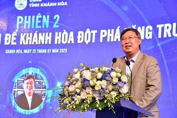 TS. Nguyễn Xuân Thành- Giảng viên Đại học Fulbright Việt Nam tham luận