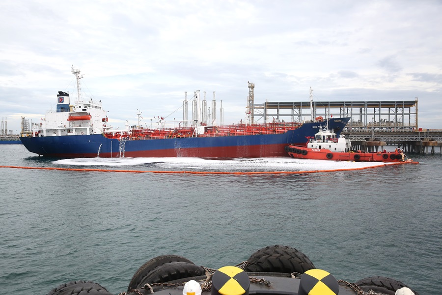 Lọc hóa dầu Bình Sơn tổ chức diễn tập ứng phó tình huống khẩn cấp tại Cảng xuất sản phẩm