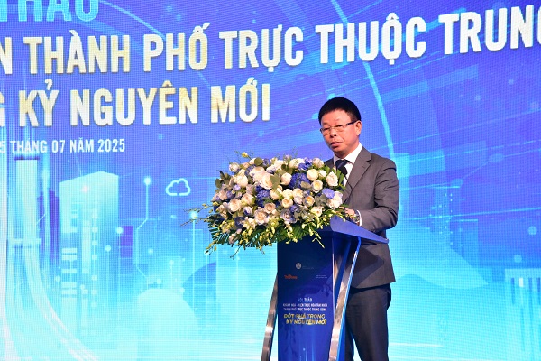 Tổng Biên tập Báo Tiền Phong Phùng Công Sướng phát biểu tổng kết
