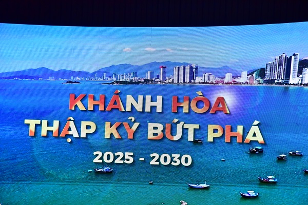 Các đại biểu xem Video clip 