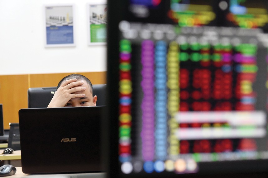 Chứng khoán phiên chiều 25/7: VN-Index vượt đỉnh mọi thời đại