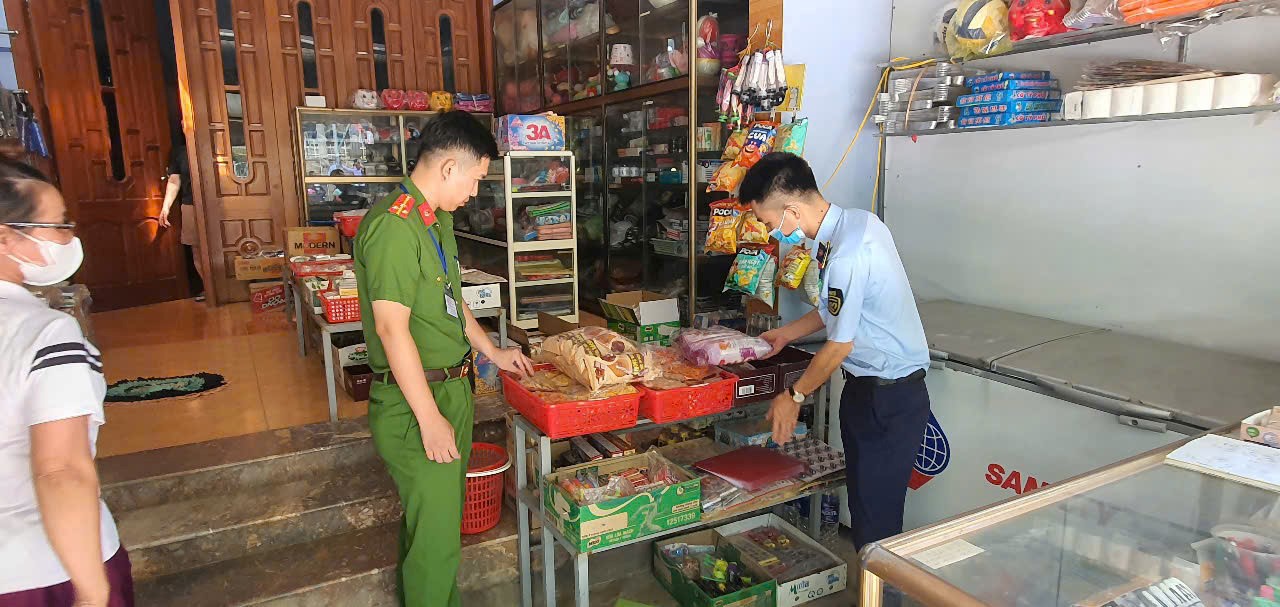 Đội quản lý thị trường số 11 cùng lực lượng Công an, Đoàn Thanh niên các huyện đã thực hiện giám sát chặt chẽ hoạt động kinh doanh dịch vụ lưu trú, dịch vụ ăn uống