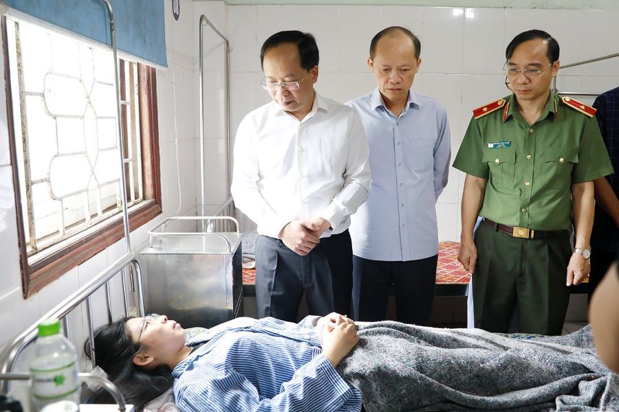 Bí thư Tỉnh ủy Hà Tĩnh thăm hỏi, động viên nạn nhân vụ lật xe khách khiến 25 người thương vong