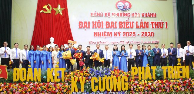 Đảng bộ phường Hòa Khánh ra mắt Ban Chấp hành Đảng bộ phường lần thứ I, nhiệm kỳ 2025 - 2030. Đảng bộ phường Hòa Khánh ra mắt Ban Chấp hành Đảng bộ phường lần thứ I, nhiệm kỳ 2025 - 2030.