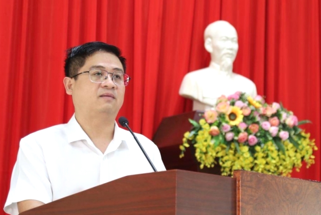 Ông Nguyễn Hữu Chí - Phó Chủ tịch UBND phường Buôn Ma Thuột phát động ra quân