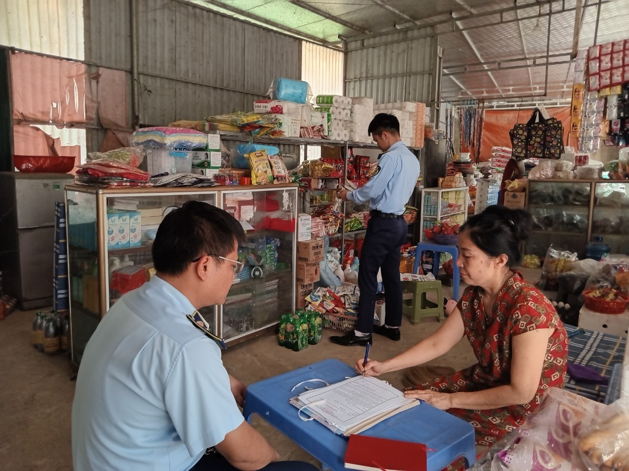 Đội quản lý thị trường số 11 tăng cường công tác kiểm tra, giám sát tại lễ tưởng niệm, tri ân các liệt sỹ hi sinh tại Hang Co Phường