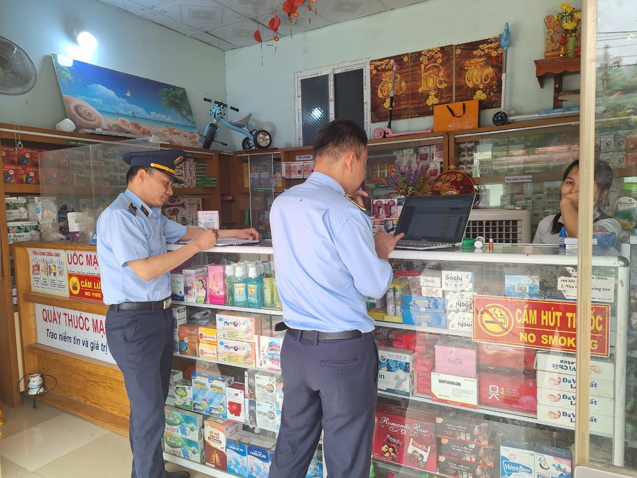 Đội quản lý thị trường số 11 tăng cường công tác kiểm tra, giám sát hàng hóa tại Hang Co Phường