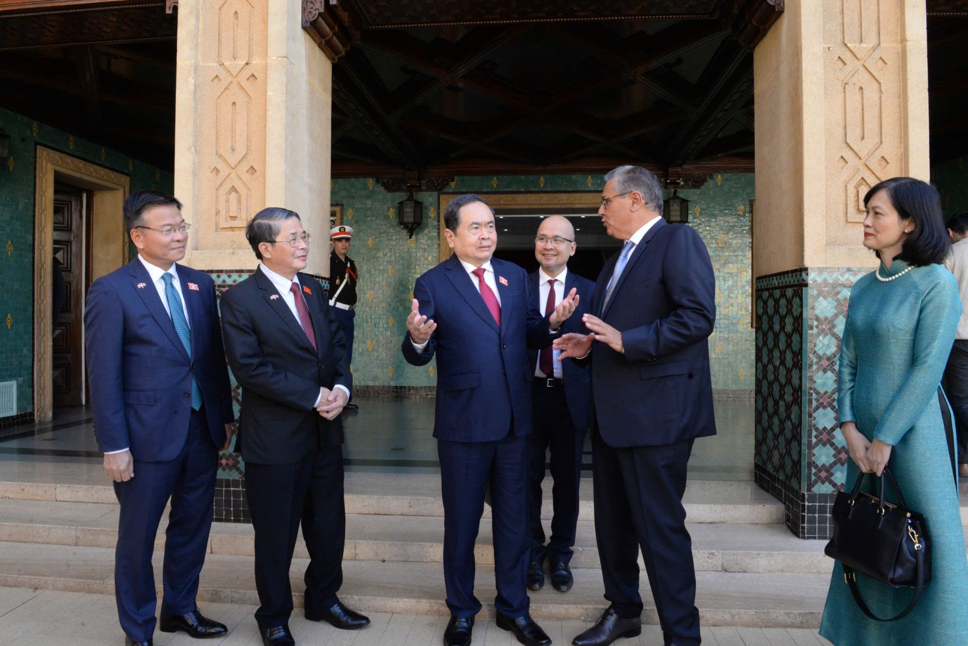 Thủ tướng Vương quốc Morocco Aziz Akhannouch chào đón Chủ tịch Quốc hội Trần Thanh Mẫn và đoàn đại biểu Việt Nam