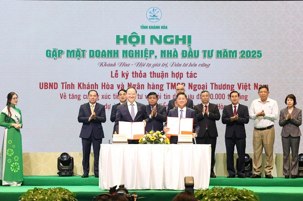Ký kết hợp tác giữa UBND tỉnh Khánh Hòa và Ngân hàng TMCP Ngoại Thương Việt Nam (Vietcombank)