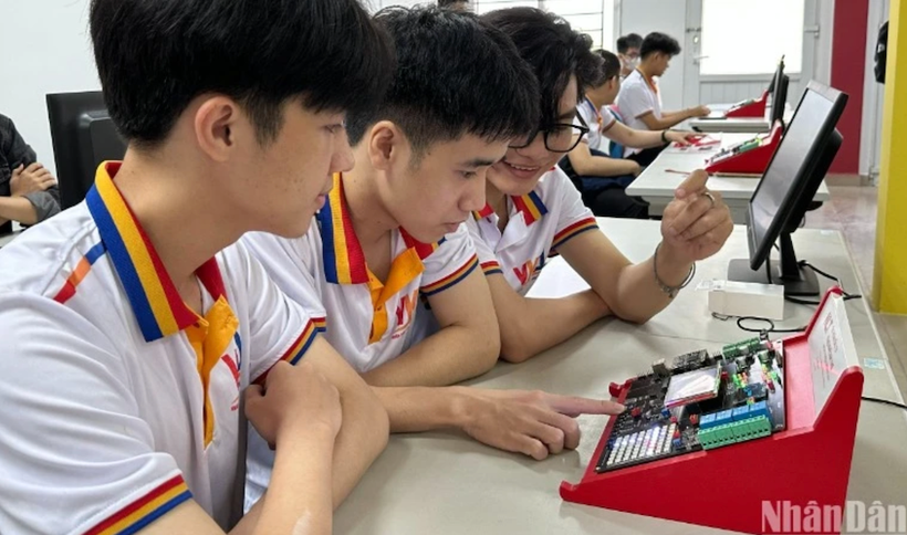 Bỏ quy định điểm sàn 8 điểm môn Toán với ngành vi mạch bán dẫn