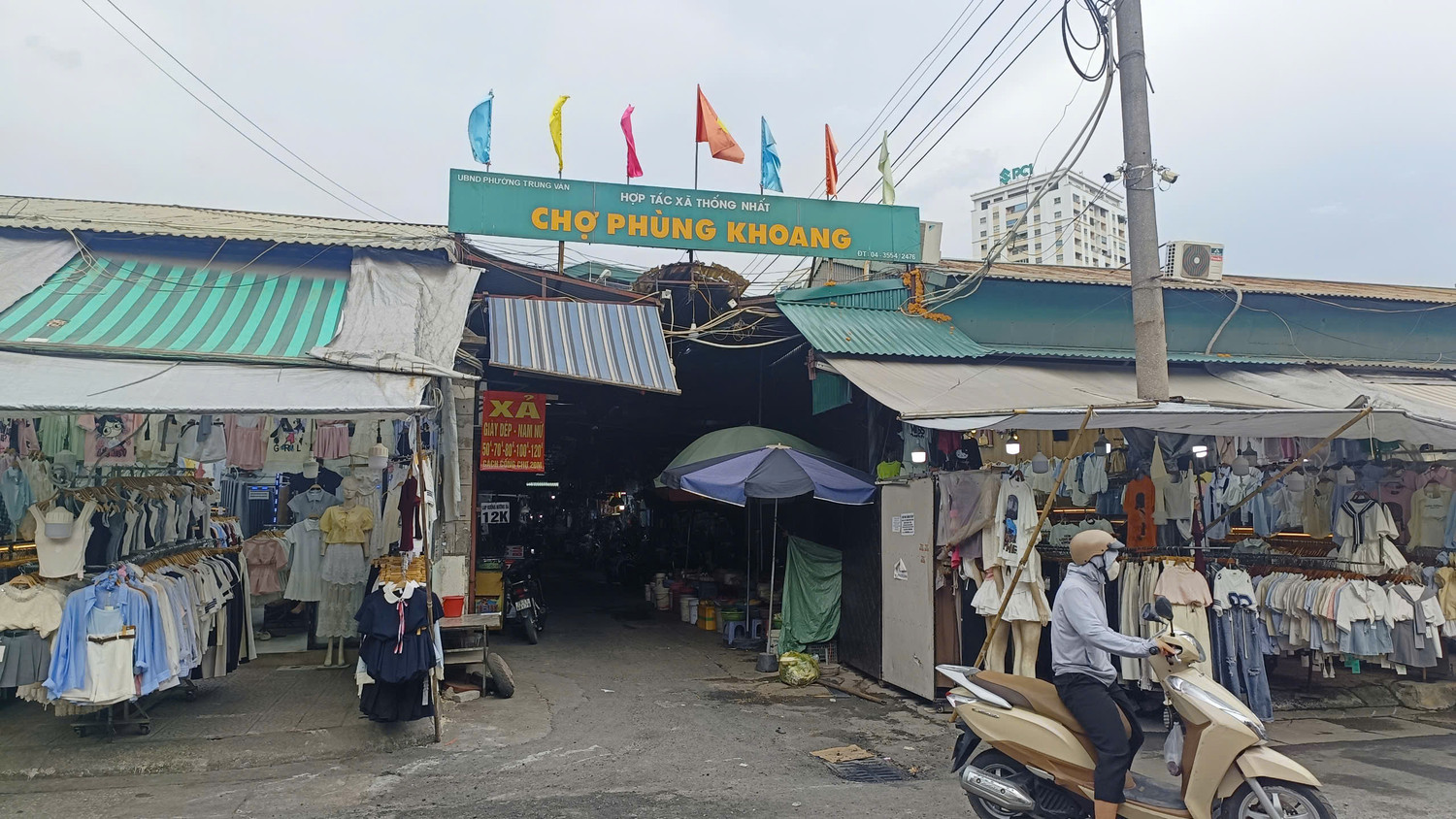 Chợ Phùng Khoang, phường Đại Mỗ (Hà Nội). Ảnh: Thanh Hà Chợ Phùng Khoang, phường Đại Mỗ (Hà Nội). Ảnh: Thanh Hà