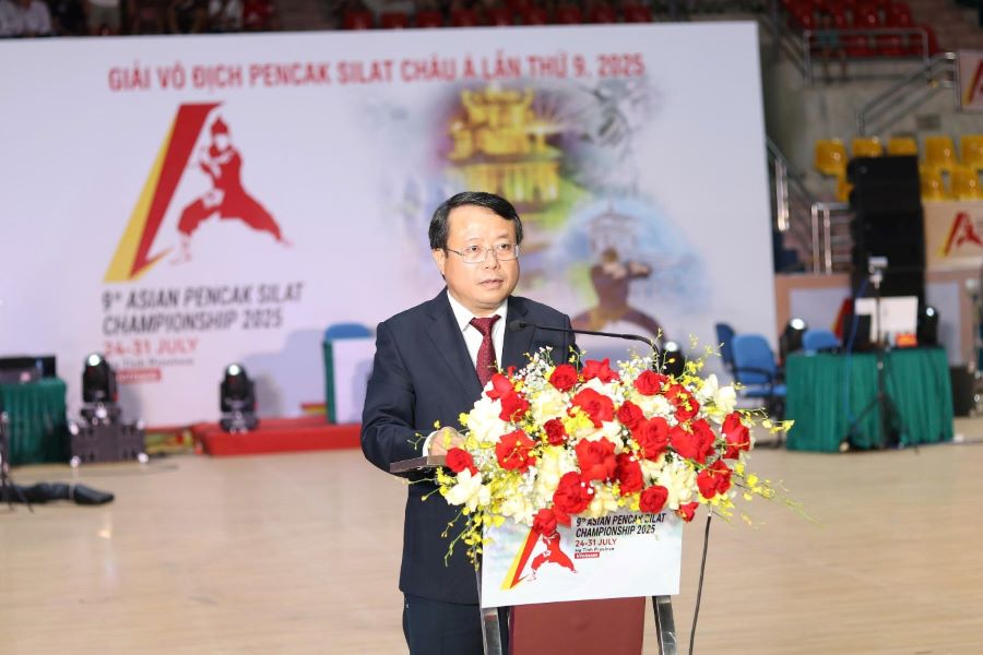 Phó chủ tịch UBND tỉnh Hà Tĩnh Dương Tất Thắng phát biểu lễ khai mạc.