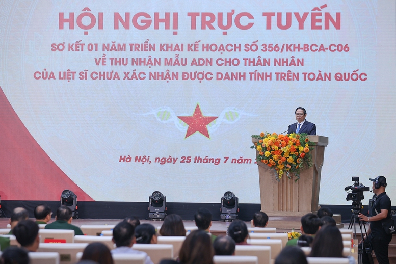 Thủ tướng nhấn mạnh, hội nghị này là chương trình đầy tính nhân văn, sâu sắc, trách nhiệm đối với những người con ưu tú đã hy sinh vì Tổ quốc, vì nhân dân - Ảnh: VGP/Nhật Bắc