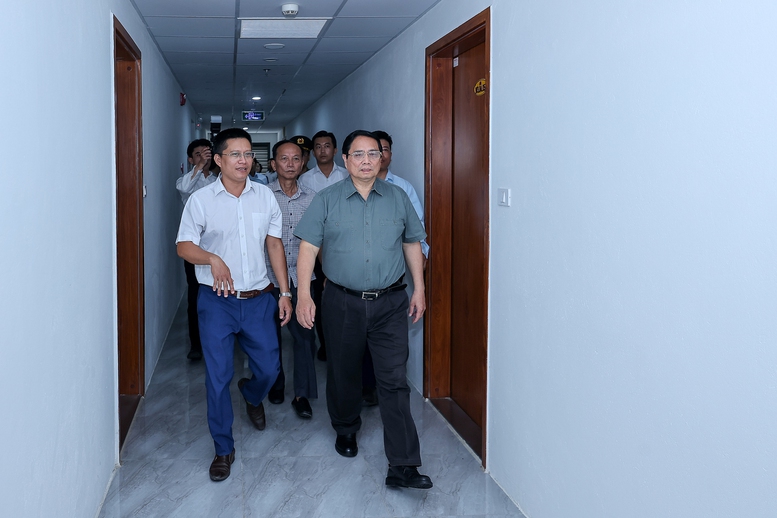 Thủ tướng Phạm Minh Chính thăm khu nhà ở xã hội tại đô thị mới An Vân Dương của thành phố Huế - Ảnh: VGP/Nhật Bắc Thủ tướng Phạm Minh Chính thăm khu nhà ở xã hội tại đô thị mới An Vân Dương của thành phố Huế - Ảnh: VGP/Nhật Bắc