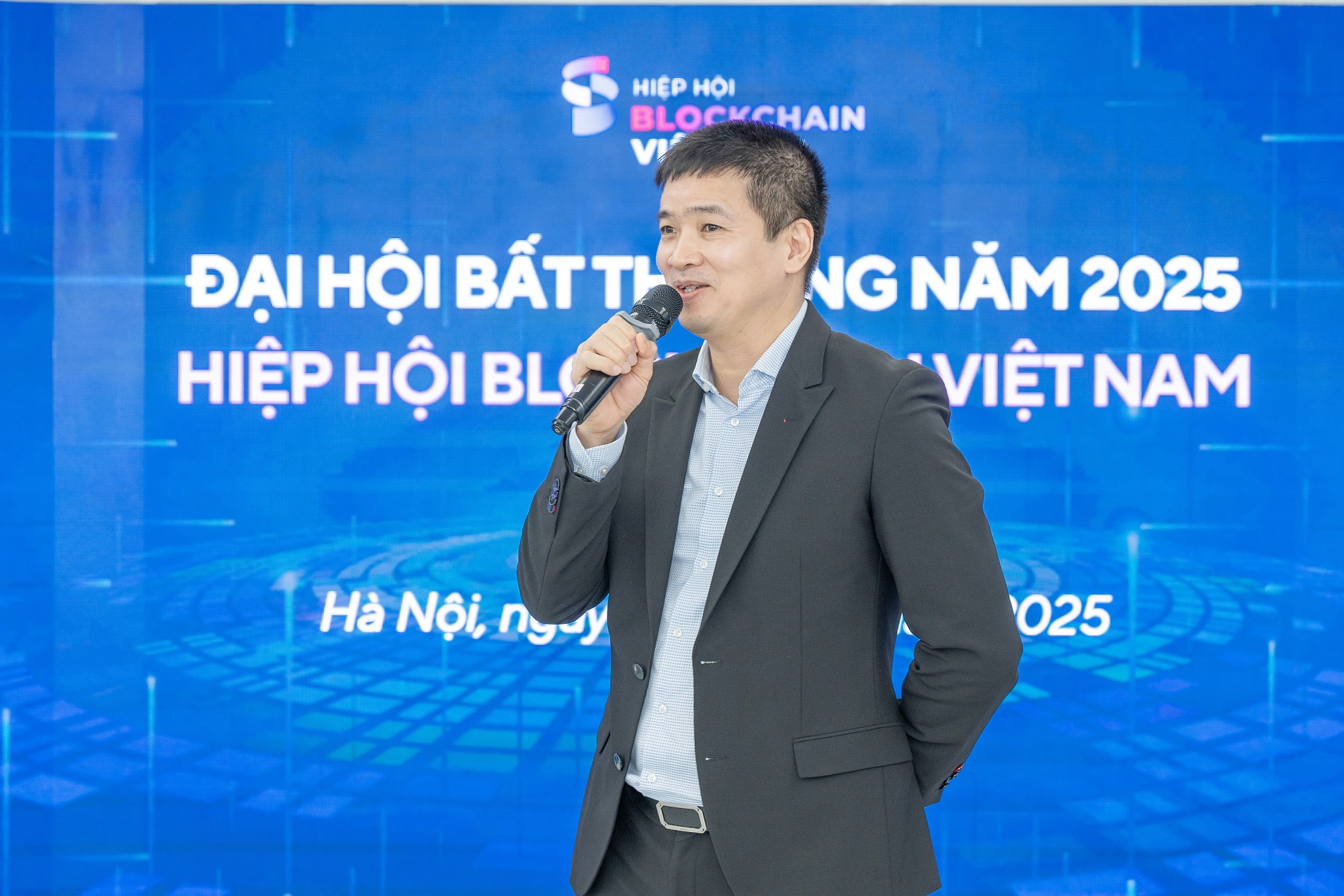 Ông Phan Đức Trung, Chủ tịch VBA nhấn mạnh VBA sẽ luôn là cầu nối giữa Cơ quan Quản lý Nhà nước - Doanh nghiệp - Cộng đồng, góp phần thúc đẩy và bảo vệ chủ quyền công nghệ quốc gia. Ông Phan Đức Trung, Chủ tịch VBA nhấn mạnh VBA sẽ luôn là cầu nối giữa Cơ quan Quản lý Nhà nước - Doanh nghiệp - Cộng đồng, góp phần thúc đẩy và bảo vệ chủ quyền công nghệ quốc gia.