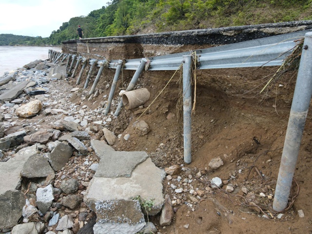 Nghệ An chi 300 tỷ đồng khắc phục 10 tuyến đường hư hỏng sau lũ lịch sử