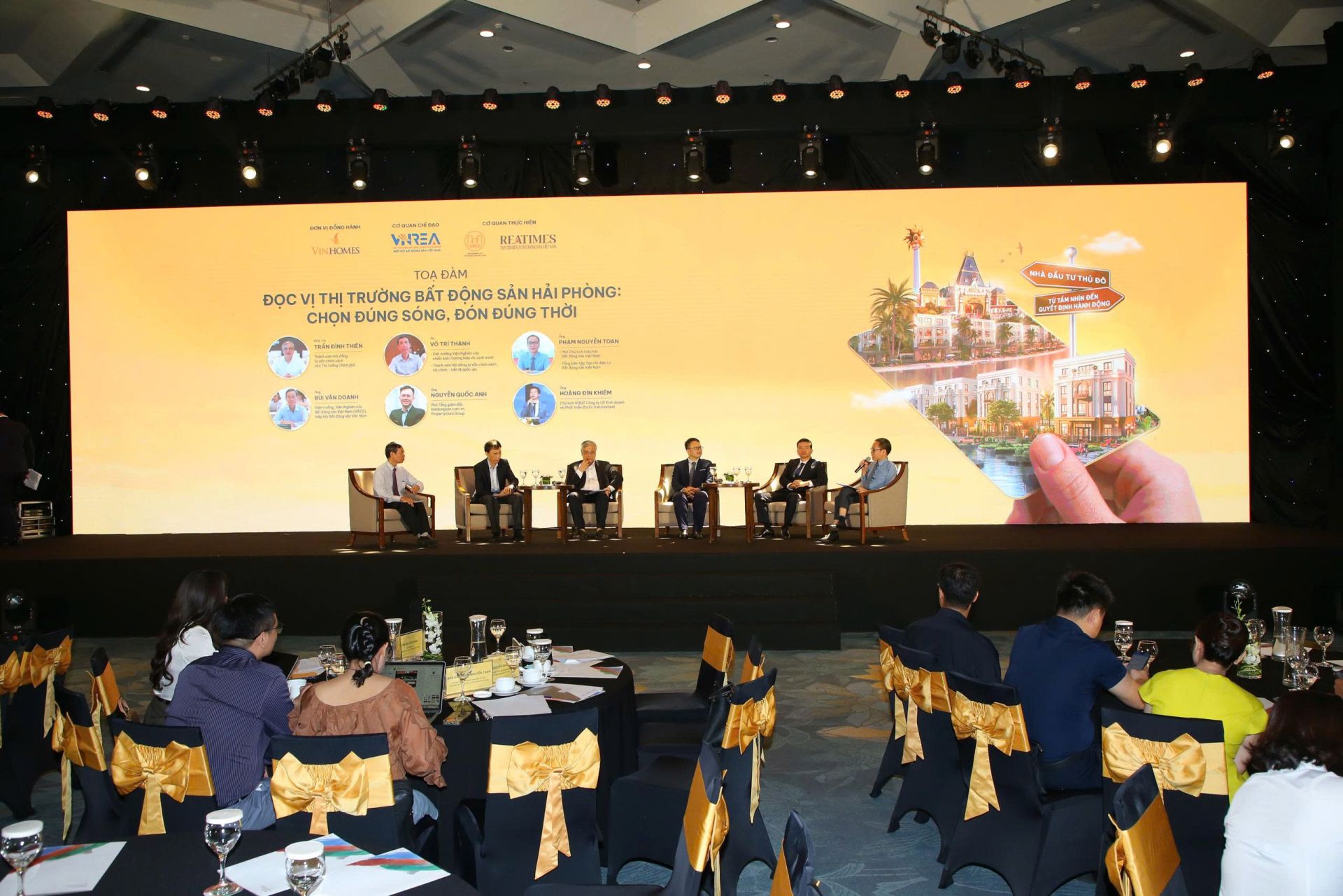 Các chuyên gia trao đổi tại Hội thảo