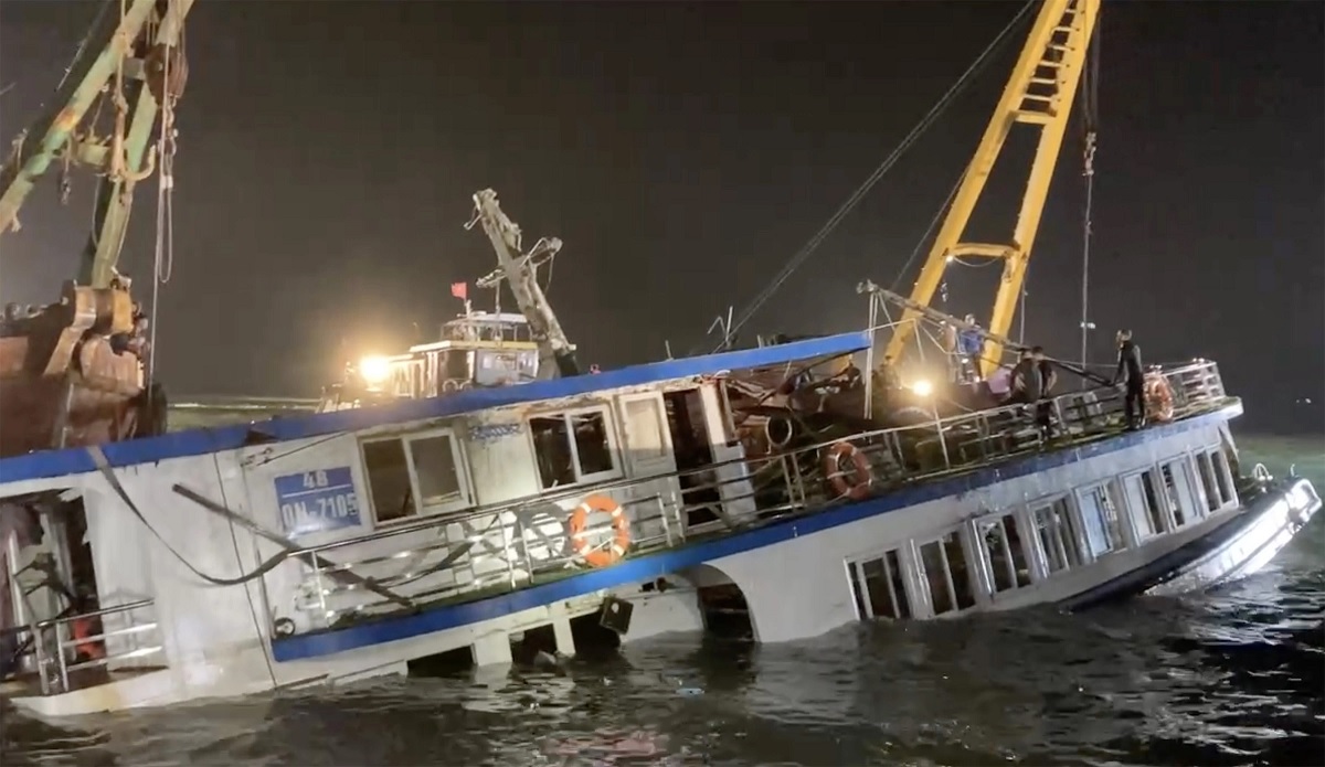 Tìm thấy thi thể nam giới, nghi nạn nhân vụ lật tàu Vịnh Xanh 58