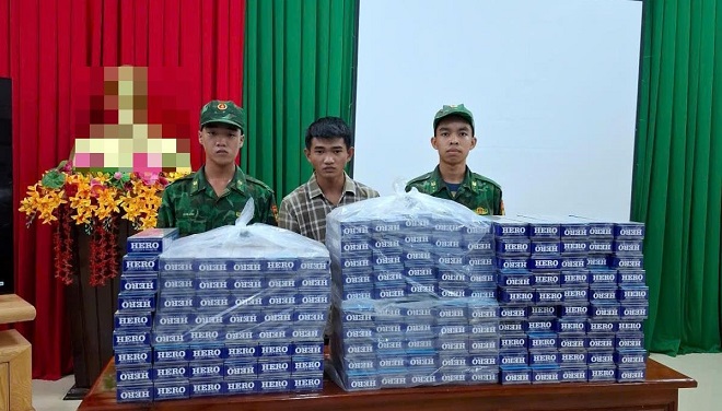 Đối tượng Nguyễn Xuân Hảo cùng tang vật. Ảnh: Tú Trịnh Đối tượng Nguyễn Xuân Hảo cùng tang vật. Ảnh: Tú Trịnh