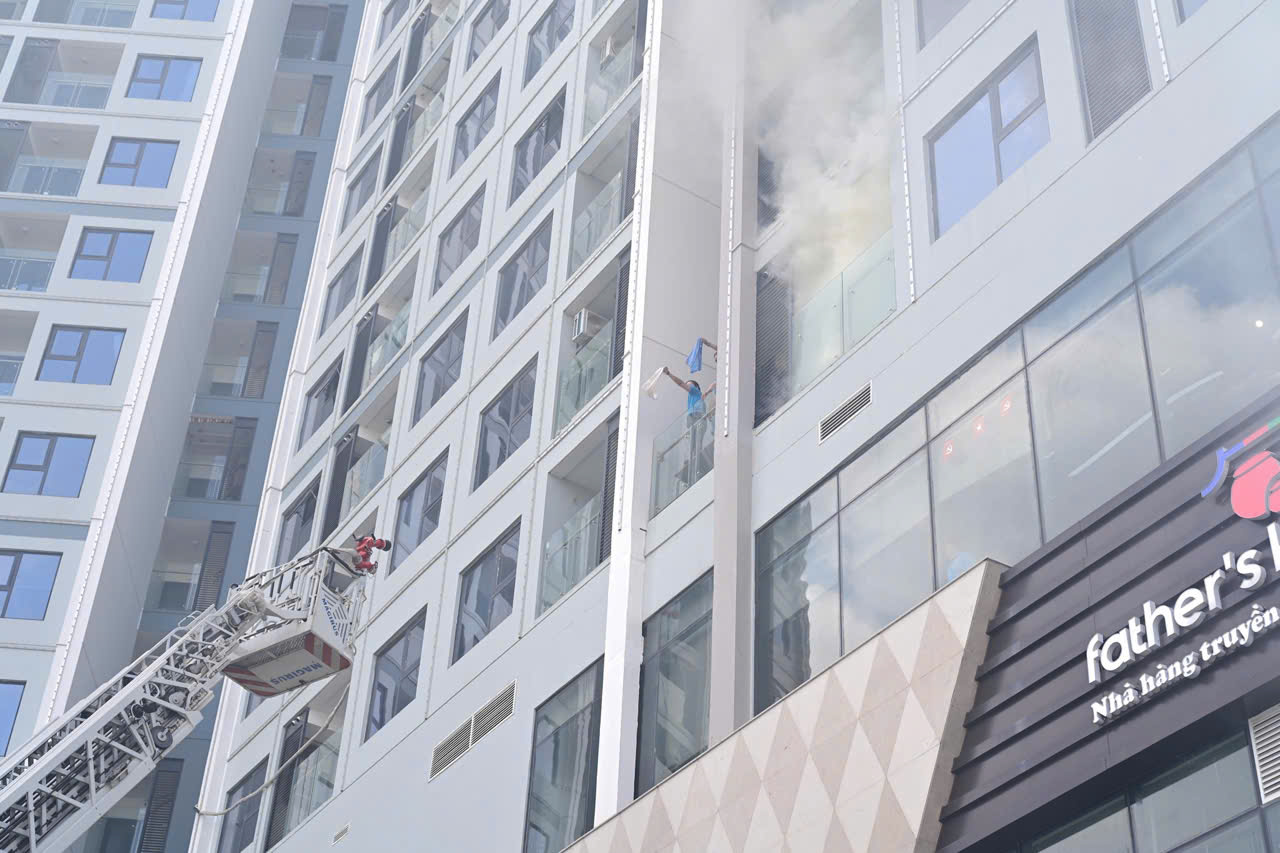 Lực lượng PCCC cơ sở sử dụng các phương tiện PCCC tại chỗ tiếp cận, phong tỏa đám cháy