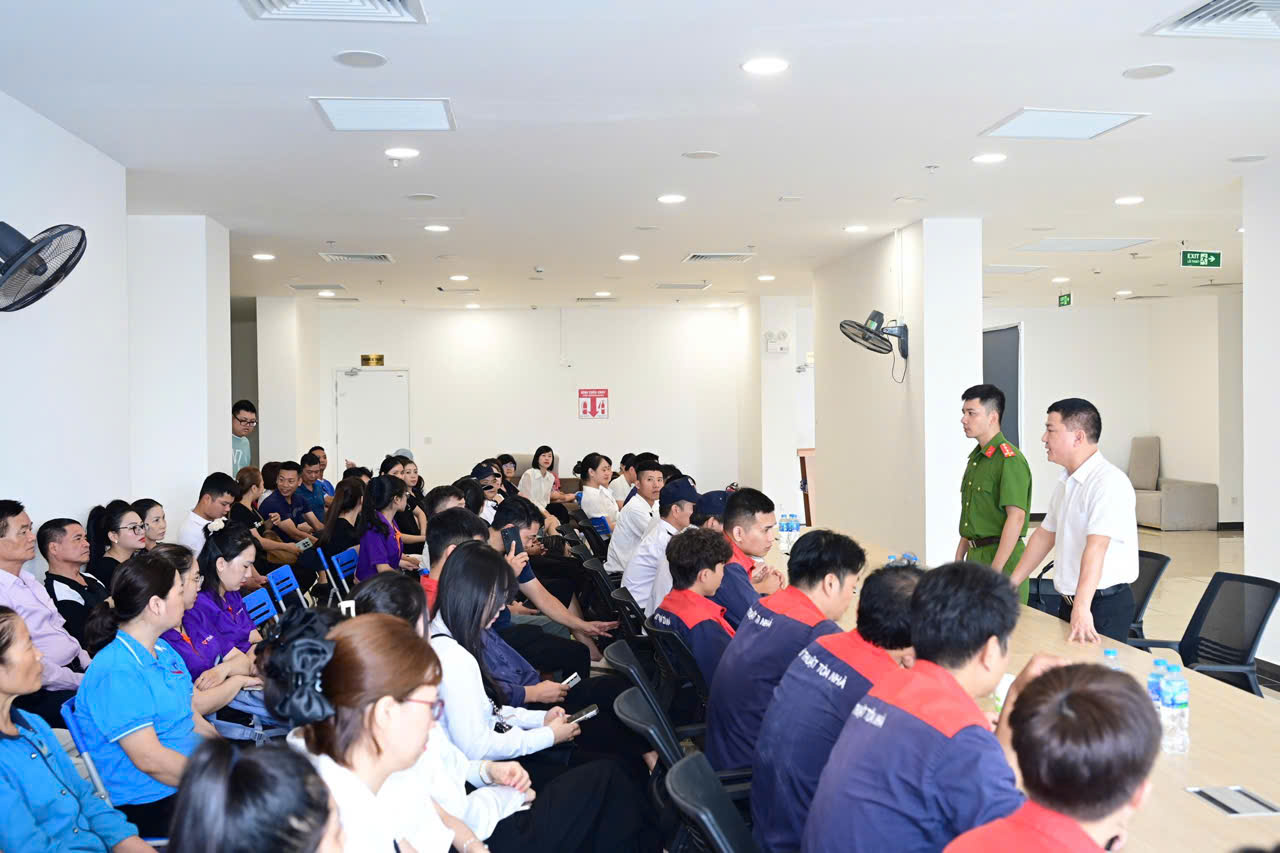 Phòng Cảnh sát PCCC và CNCH, Giám đốc Ban quản lý toà nhà tuyên truyền về PCCC tới người dân chung cư Hoàng Huy Commerce