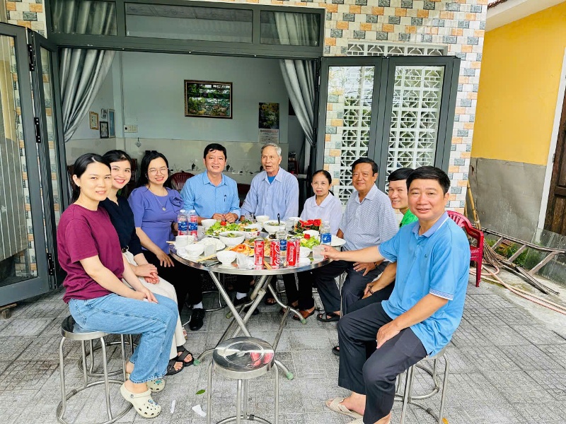 Ủy ban kiểm tra Đảng ủy Phường Vỹ Dạ làm bữa ăn gia đình thương binh Trần Duy Thành Ủy ban kiểm tra Đảng ủy Phường Vỹ Dạ làm bữa ăn gia đình thương binh Trần Duy Thành