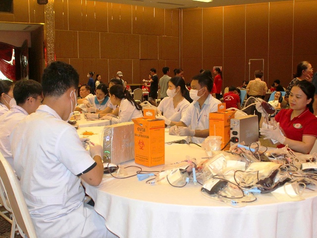 Chương trình “Hành trình Đỏ -2025” tại Nghệ An đã thu hút đông đảo người dân các xã, phường tham gia. Chương trình “Hành trình Đỏ -2025” tại Nghệ An đã thu hút đông đảo người dân các xã, phường tham gia.