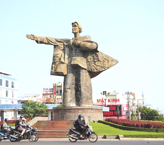 Tượng đài mẹ Nhu Tượng đài mẹ Nhu