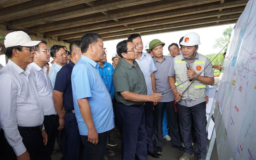 Thủ tướng Phạm Minh Chính chỉ đạo thúc đẩy tiến độ công trình Đường bộ cao tốc Bắc Nam phía Đông, đoạn Vạn Ninh - Cam Lộ. Thủ tướng Phạm Minh Chính chỉ đạo thúc đẩy tiến độ công trình Đường bộ cao tốc Bắc Nam phía Đông, đoạn Vạn Ninh - Cam Lộ.