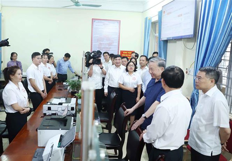 Ngay sau khi xã mới được thành lập Đảng ủy, chính quyền địa phương đặc biệt quan tâm đến các hoạt động của Trung tâm phục vụ hành chính công xã Si Pa Phìn -Ảnh: TTXVN