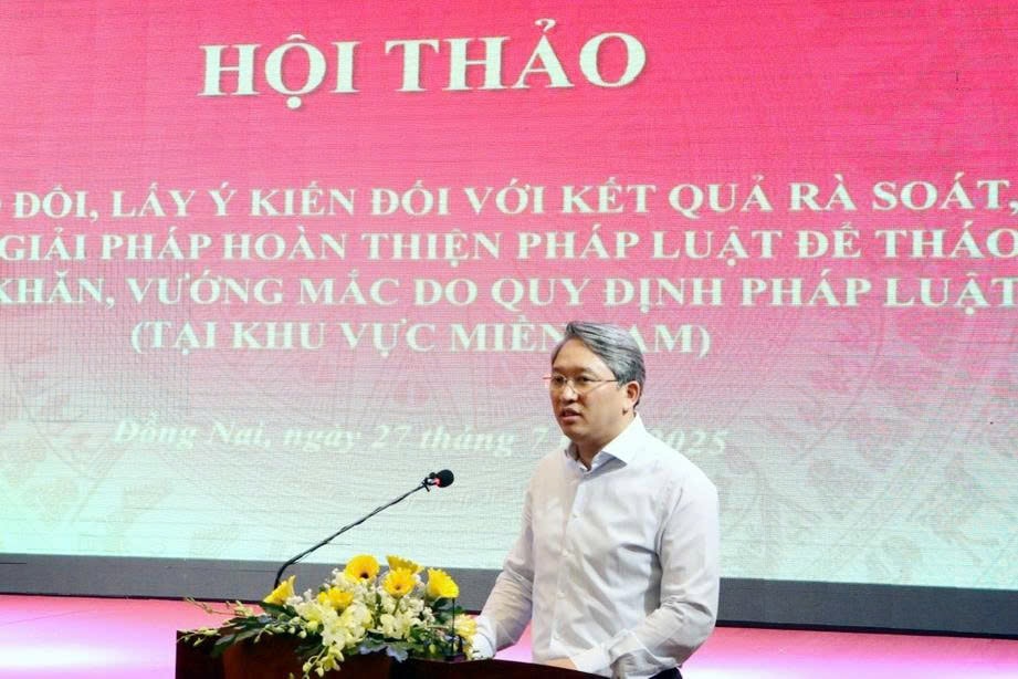 Bộ trưởng Bộ Tư pháp Nguyễn Hải Ninh phát biểu tại hội thảo Bộ trưởng Bộ Tư pháp Nguyễn Hải Ninh phát biểu tại hội thảo