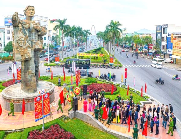 Những biểu tượng vĩnh hằng cho sức mạnh của dân tộc Việt Nam. Tượng đài Mẹ Nhu. Những biểu tượng vĩnh hằng cho sức mạnh của dân tộc Việt Nam. Tượng đài Mẹ Nhu.